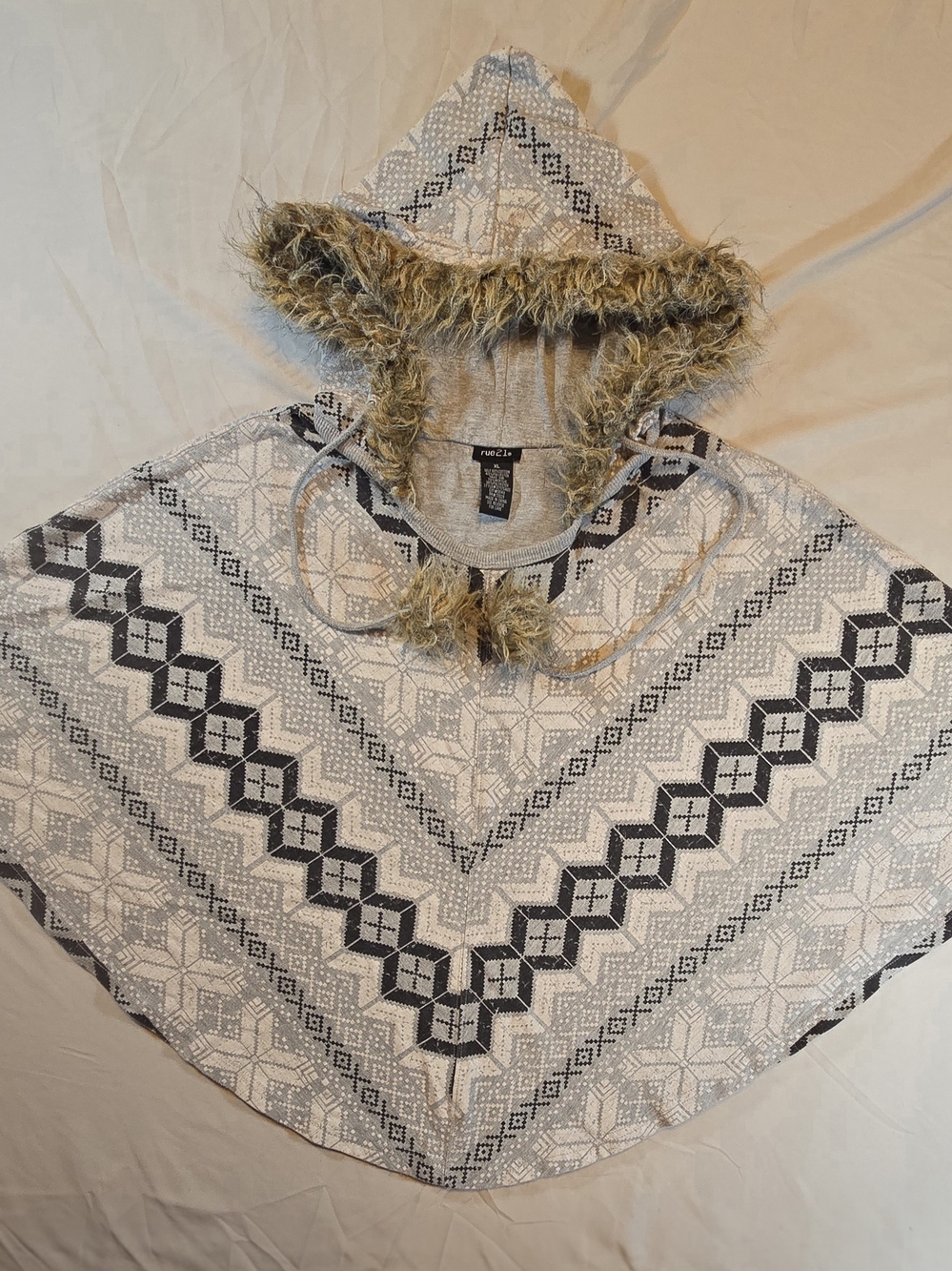 Rue21 Fair Isle Hooded Poncho Sweater Womens XL Gray Faux Fur Pom Poms Cape